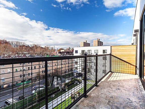 4th image of 10 Lexington Ave APT 3H