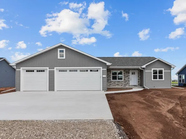 2190 White Dove Ln, Kaukauna, WI 54130
