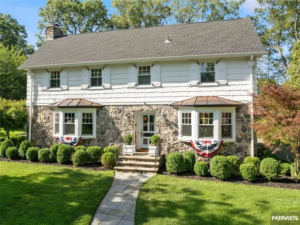 221 Avondale Rd, Ridgewood, NJ 07450