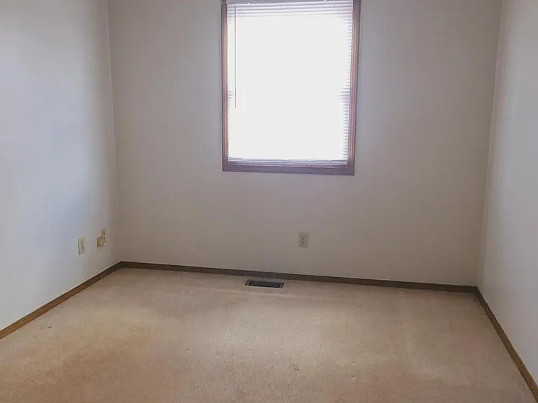 406 W Mill St #4 — Photo 2