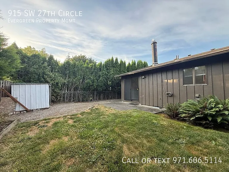 915 SW 27th Cir — Photo 25