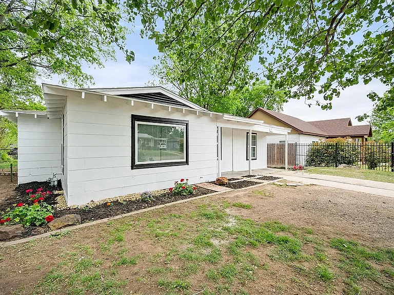 1417 Hamsted St — Photo 19