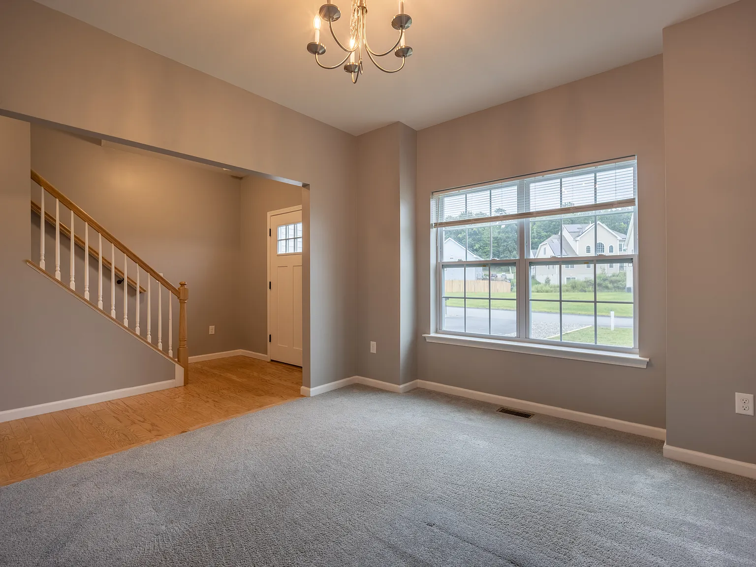 4 bed, 2.5 bath, 2400 sqft, $4,500 — Photo 4