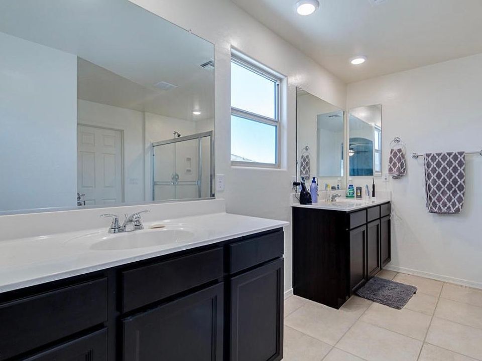 1st image of 418 N 119th Dr