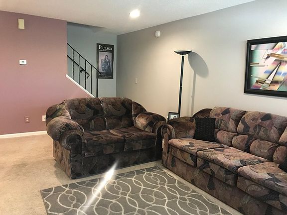 4th image of 1190 W Royal Oaks Dr