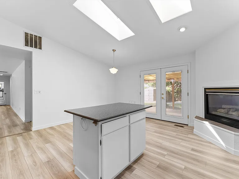 714 S Berwick Dr — Photo 6