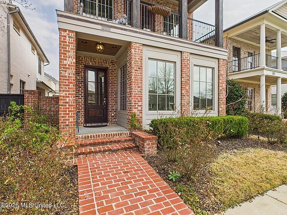 4th image of 310 Eastpark St