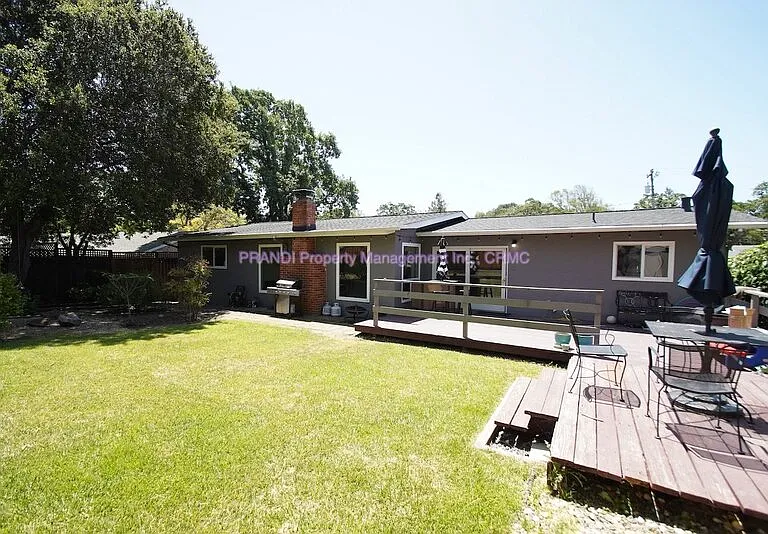 2040 Shady Ln — Photo 9