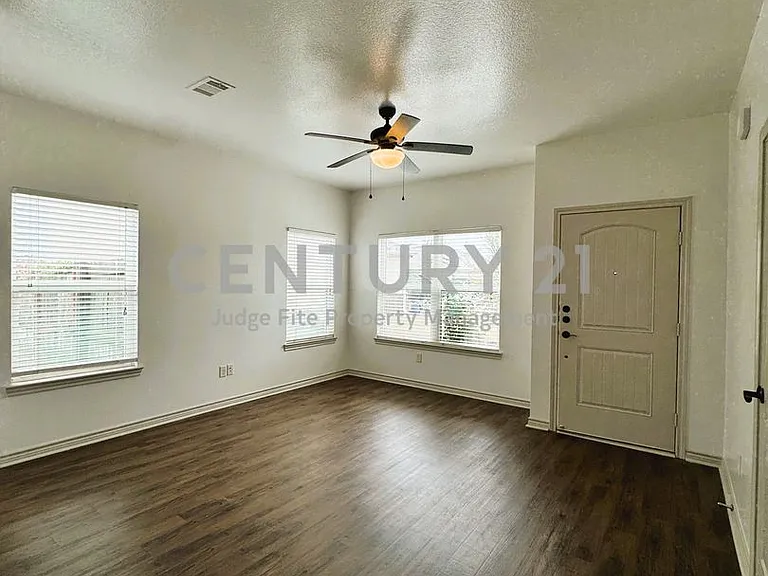 212 Lasso Cir — Photo 2