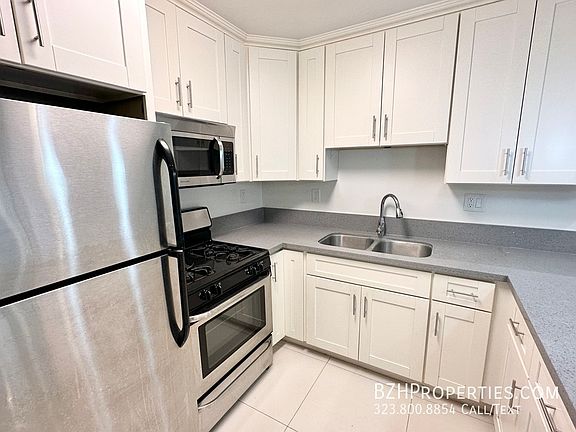 3rd image of 3100 1/2 Bellevue Ave #110