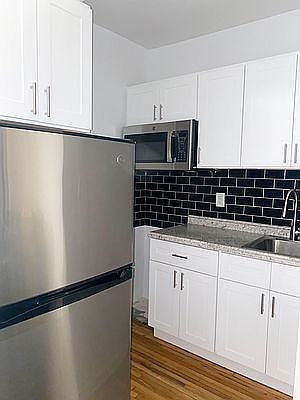 3rd image of 247 W 21st St #1D