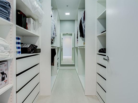 2nd image of 17111 Biscayne Blvd Unit 1001