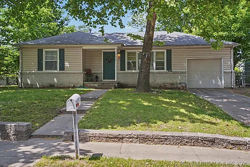 1638 S Ash Pl Photo 1