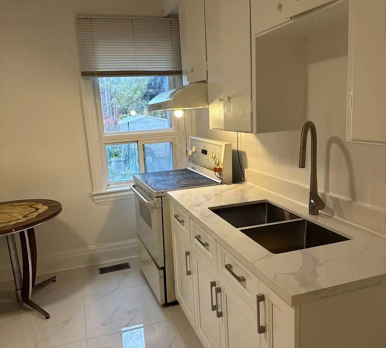 4 bed, $2,200 — Photo 1