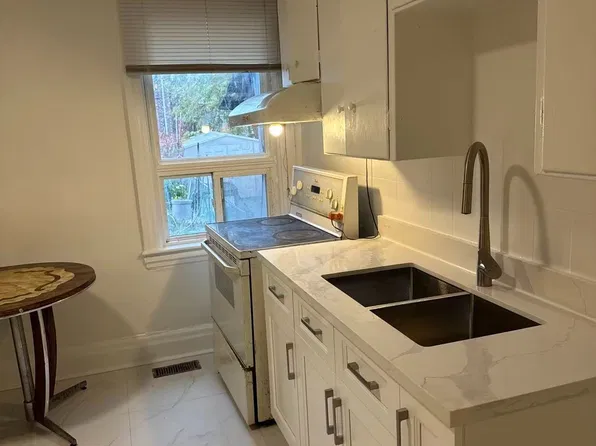 841 Dupont St, Toronto, ON M6G 1Z7