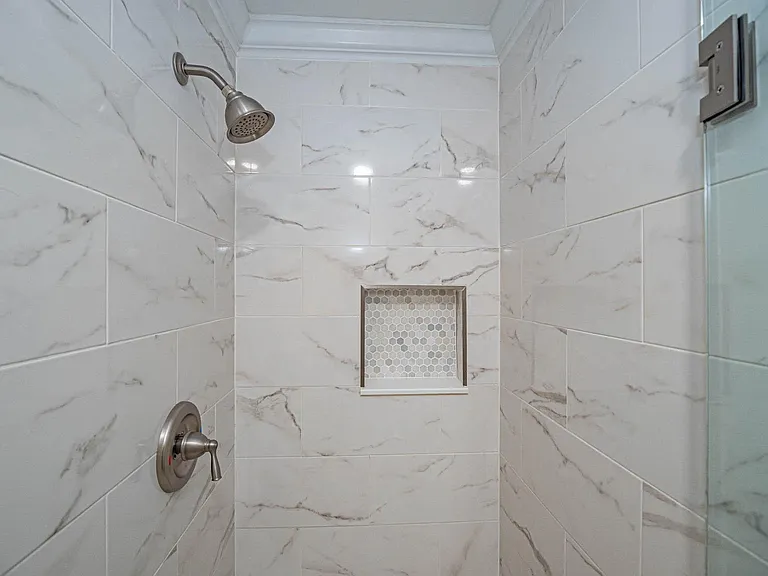 20 Pine Arbor Ln #202 — Photo 5
