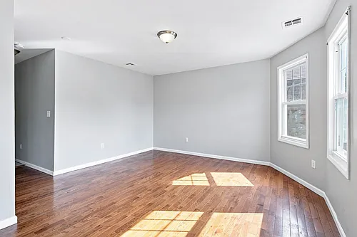 240 Halsted St Photo 1