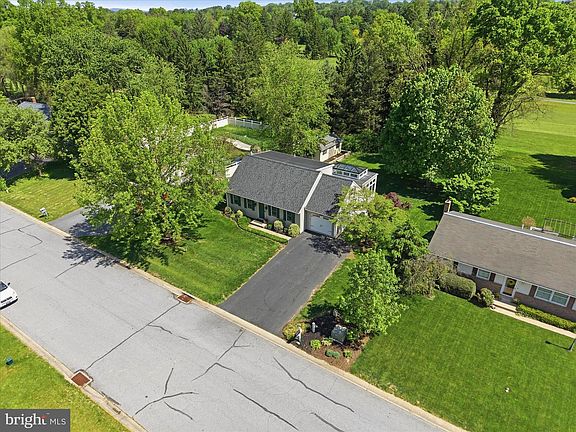 5th image of 916 Indian Springs Dr