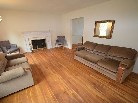 4th image of 5715 Broadmoor St
