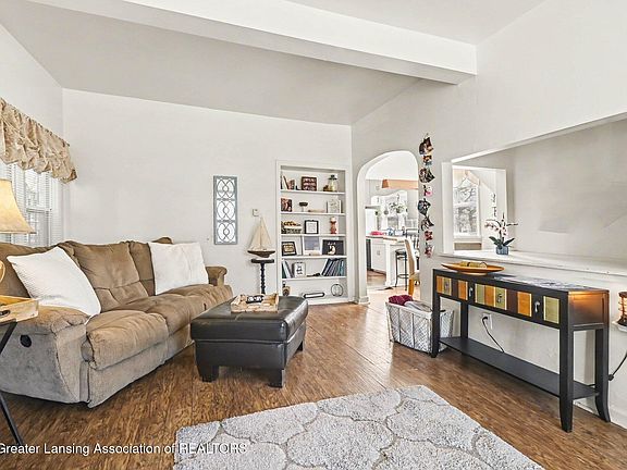 4th image of 514 N Walnut St