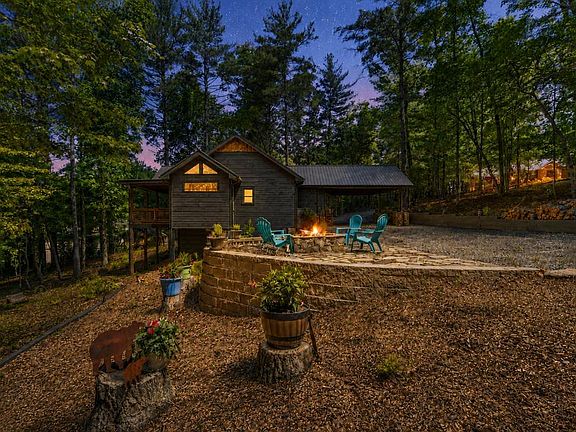 2nd image of 206 Winding Brook Trl