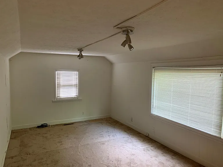 524 Rosedale Ave — Photo 10