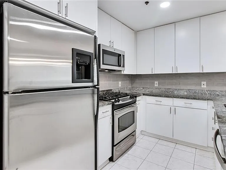 3338 Peachtree Rd NE #2401 — Photo 12