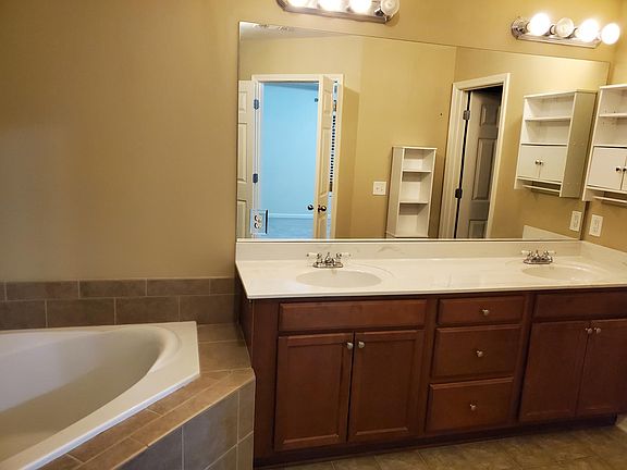 5th image of 435 Shiloh Manor Dr