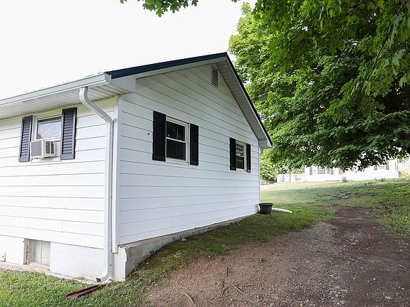 4th image of 42 Hansonville Ln