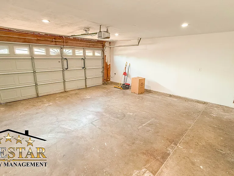 808 Hewlett St — Photo 26