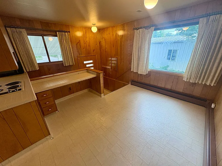 106 Burlington Ave — Photo 22
