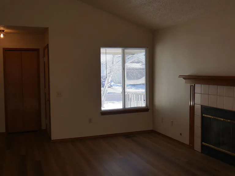 8226 Scarborough Dr — Photo 2