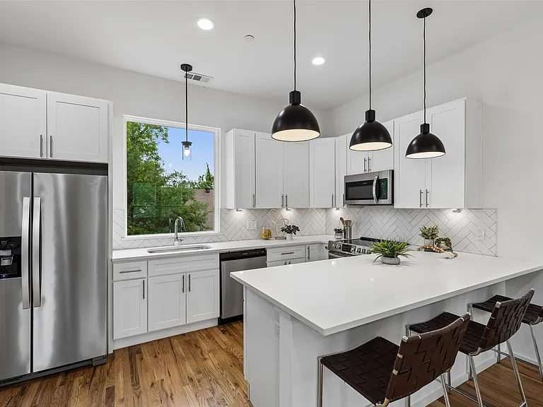 5647 Live Oak St #101 — Photo 11