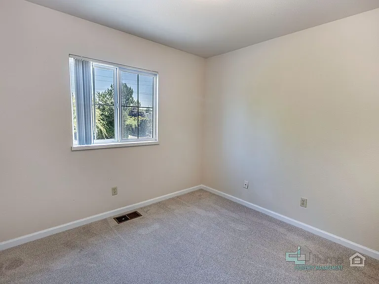 3489-3493 Hawthorne Ave NE — Photo 28