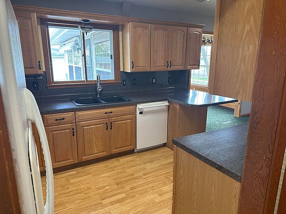 4th image of 320 E 12th Ave