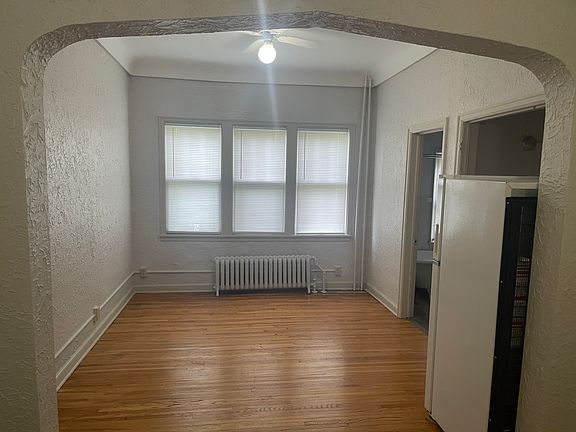 3rd image of 400 Marshall Ave APT 10