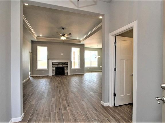 3rd image of 2821 Redwood Ct