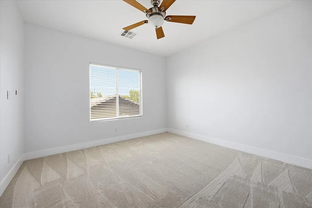 5 bed, 3848 sqft, $5,995 — Photo 4