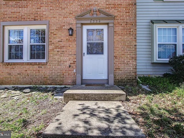 6324 Lightburn Ct — Photo 2