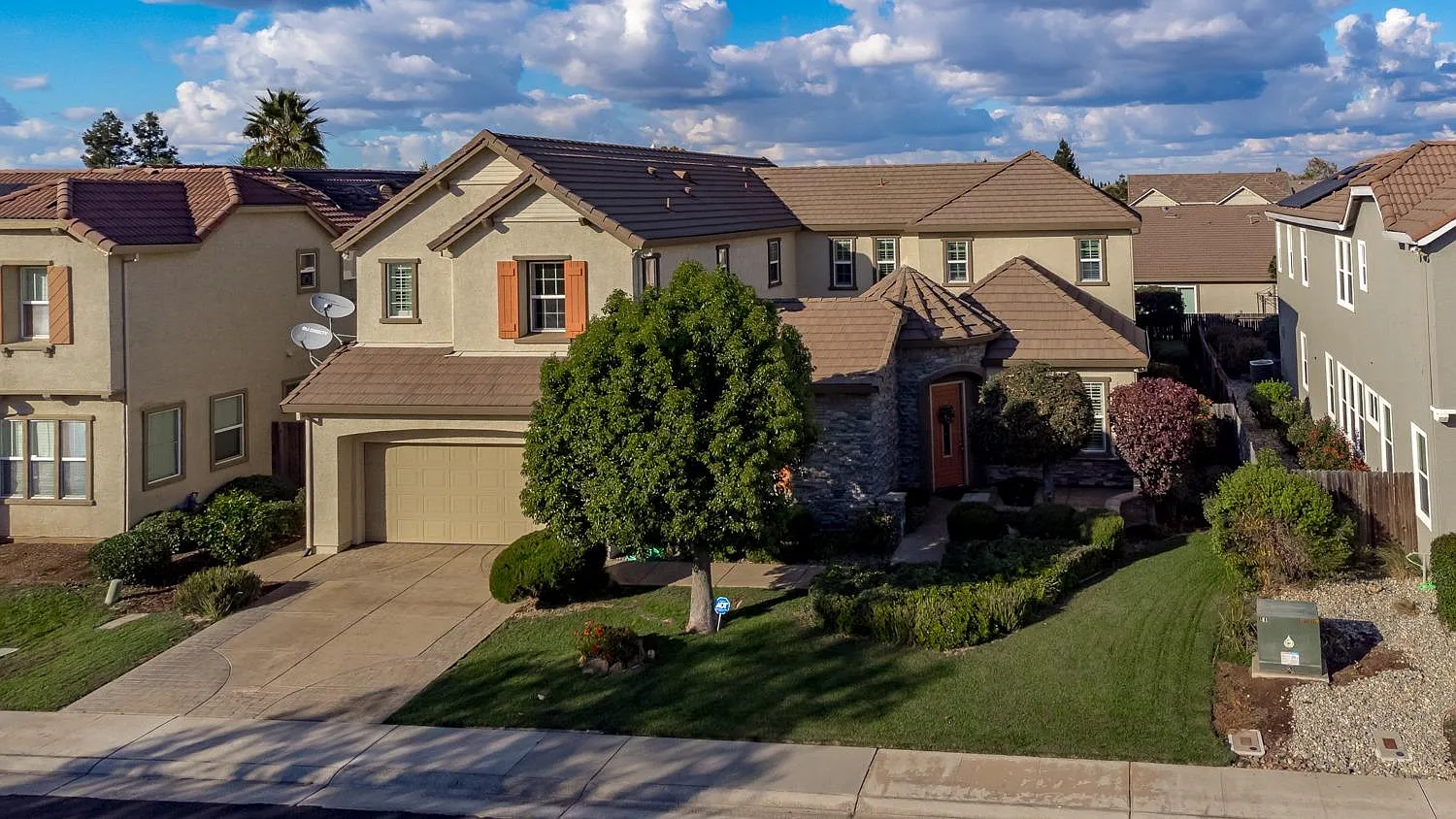 5423 Mariolyn Way photo 1