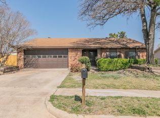 2240 Cottonwood Ln, Bedford, TX 76021