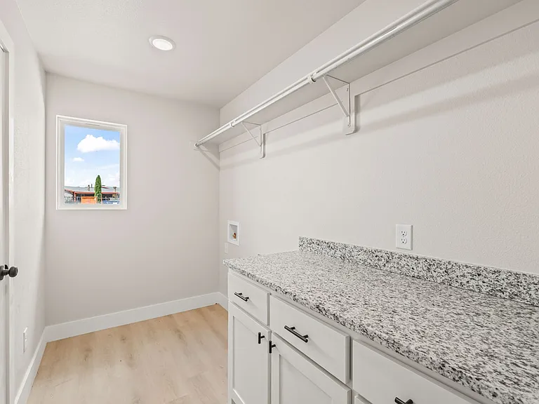 10505 East Cres #7400 — Photo 18