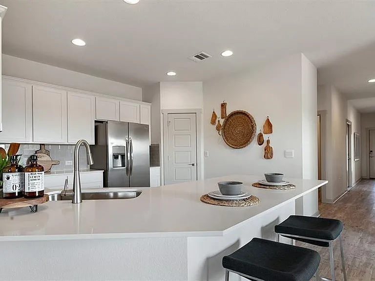 4605 Quarrybank Dr — Photo 3