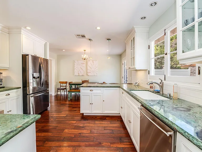 1135 N Norman Pl — Photo 16