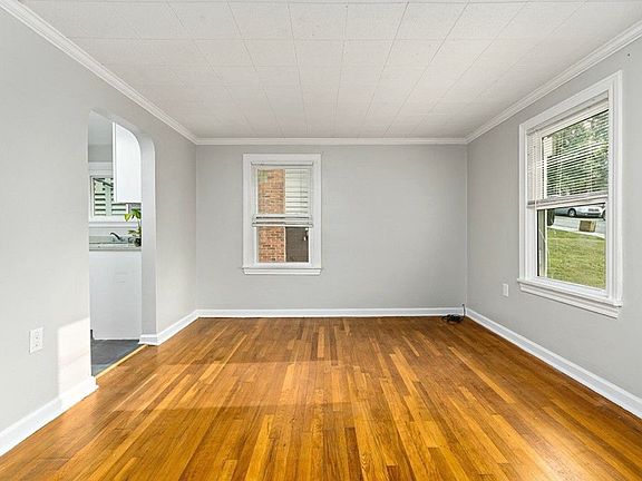 5th image of 242 Camfield St