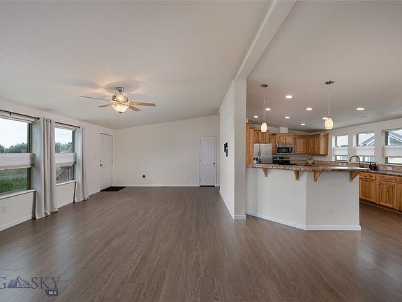 3rd image of 607 Meadow Cir