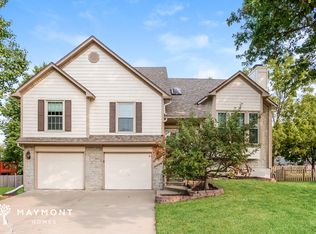 1504 Bridlewood Ln, Raymore, MO 64083