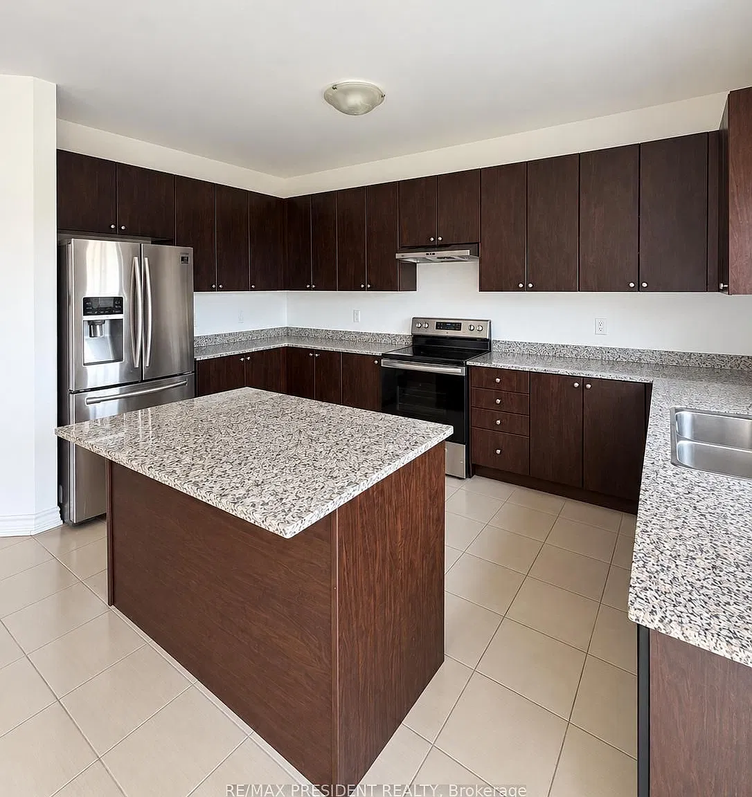 4 bed, $2,700 — Photo 2