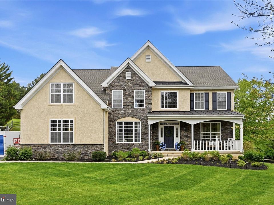 1st image of 104 Cezanne Ct