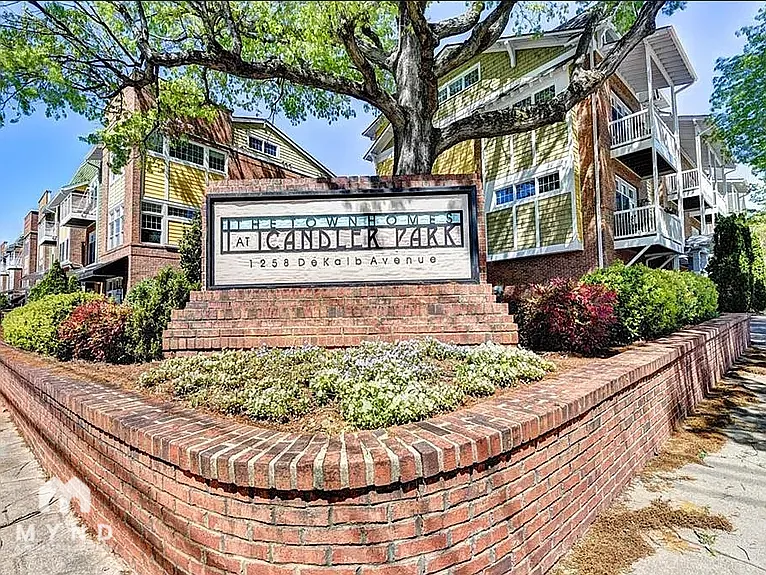 3 bed, 2.0 bath, 1227 sqft, $1,995 — Photo 3